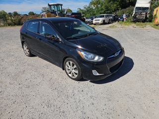2012 Hyundai Accent SE - Exterior Front Right Corner Image